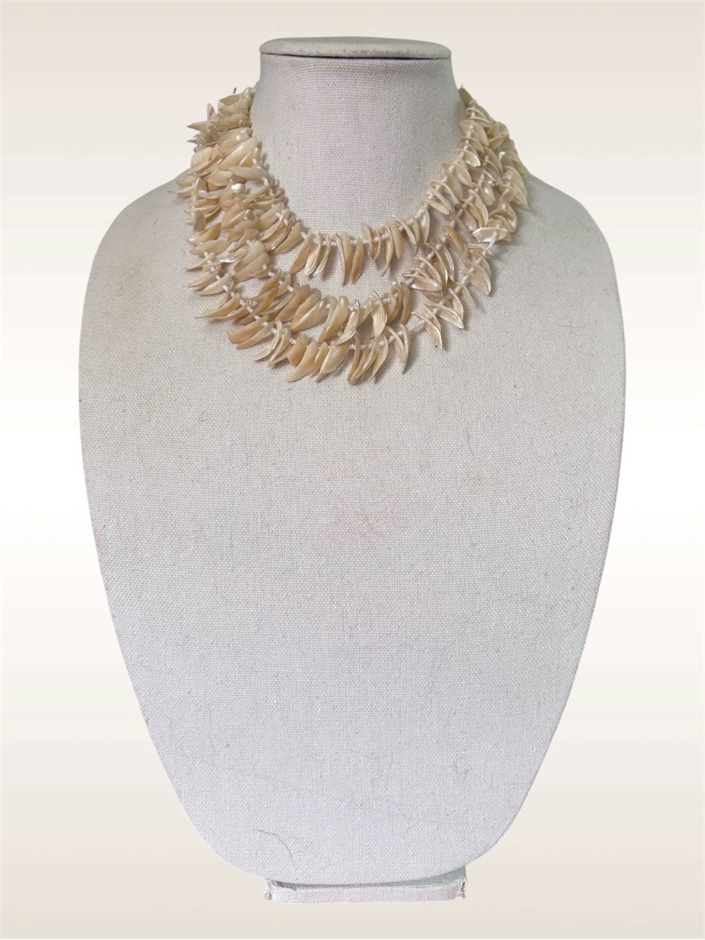 VTG 1960’s Triple Strand Sea Shell Necklace